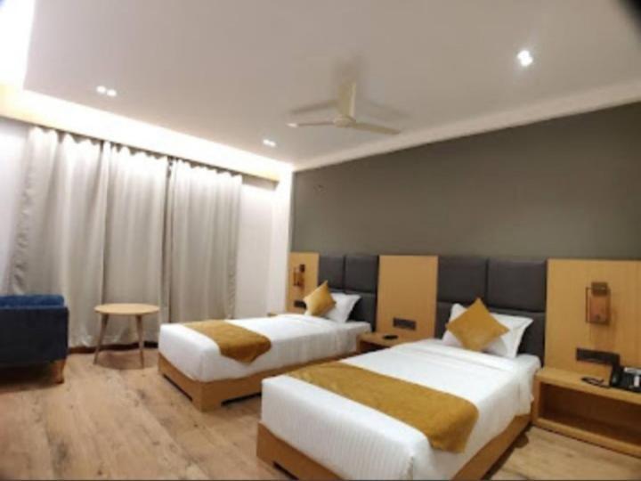 Derby Greens Hotel Bhopal Exteriör bild