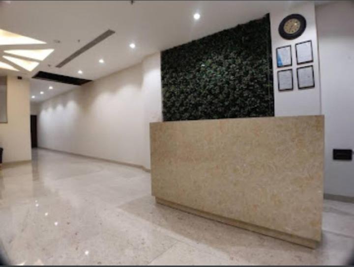 Derby Greens Hotel Bhopal Exteriör bild